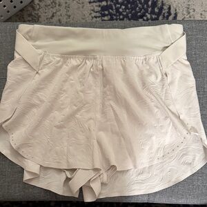 Lululemon shorts size 4